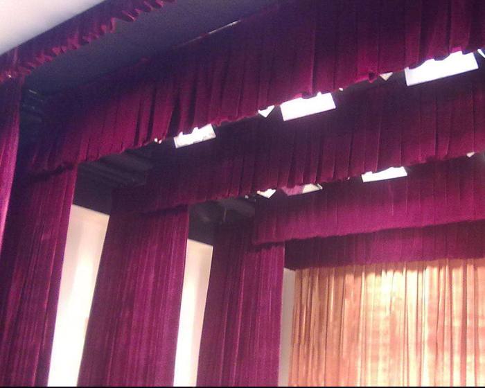 舞台幕布对吊杆的设计原则
